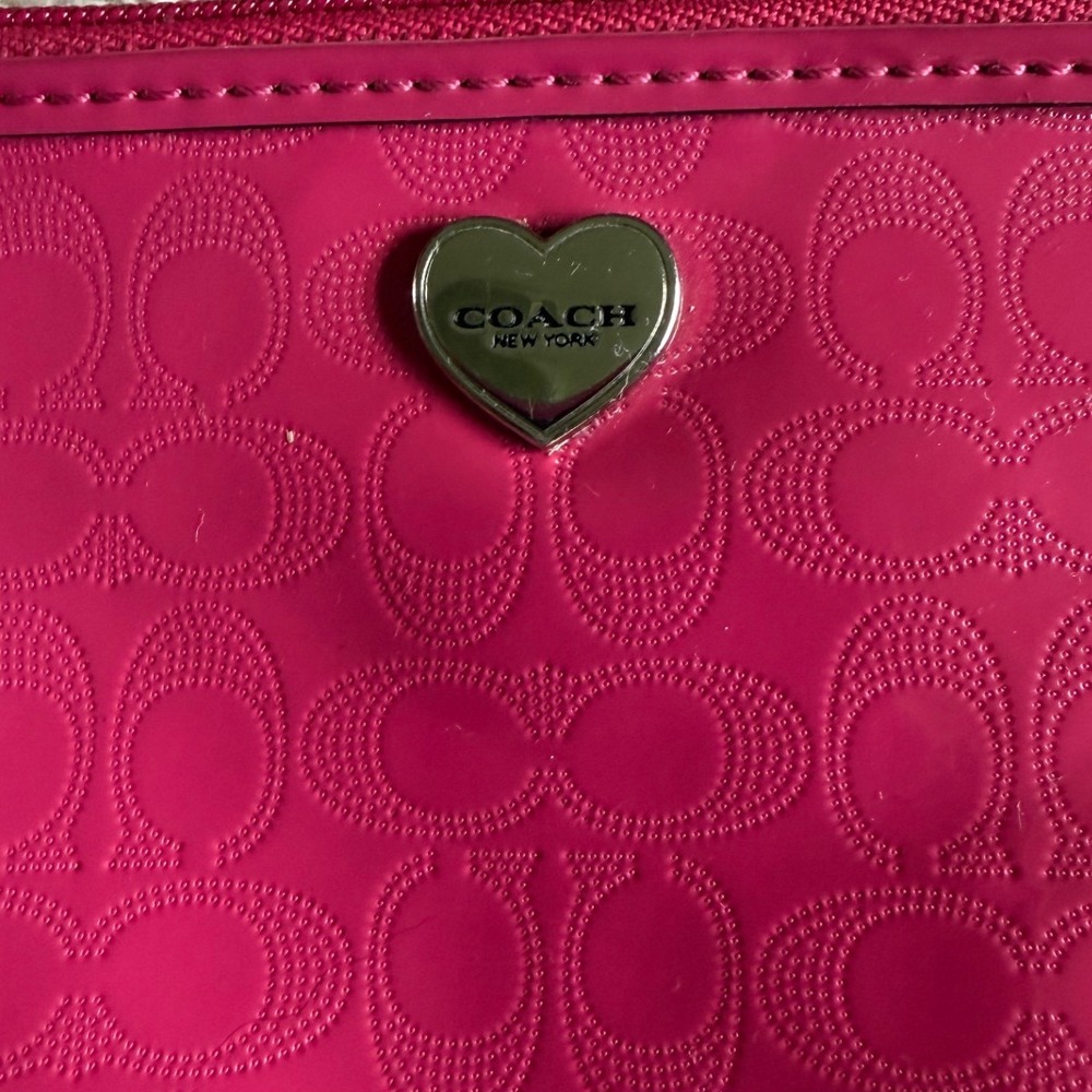Coach Hot Pink Patent Leather Signature C Heart Wristlet Pouch Bag - Picture 2 of 6
